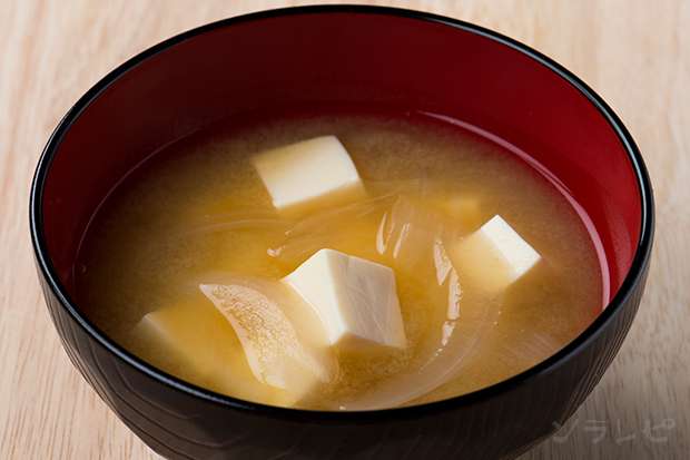 豆腐とタマネギの味噌汁_main1