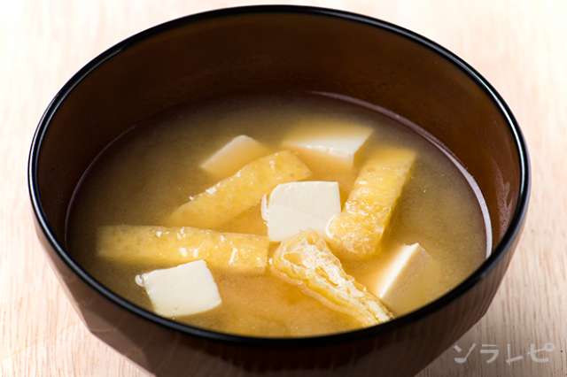 定番味噌汁シリーズ豆腐と油揚げの味噌汁のレシピ ソラレピ