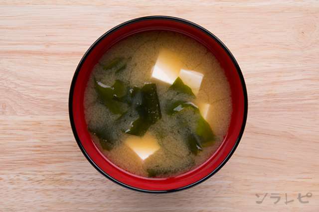 定番味噌汁シリーズ豆腐とワカメの味噌汁のレシピ 健康レシピと献立のソラレピ