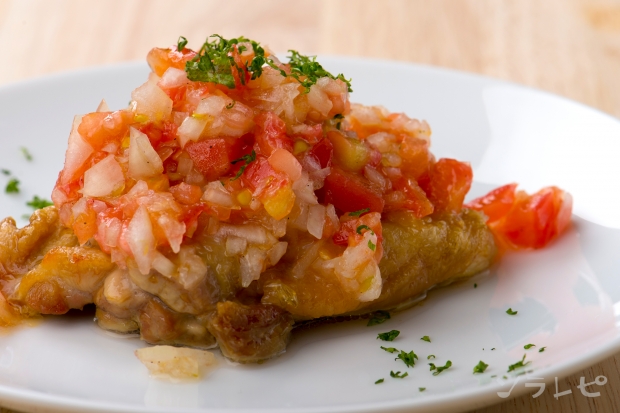 トマトソース添えチキンソテー