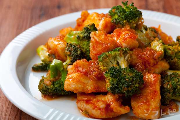 鶏肉とブロッコリーのチリソース炒め