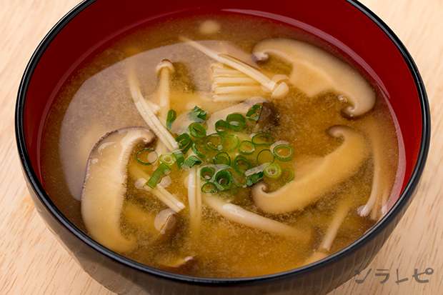 キノコたっぷり味噌汁