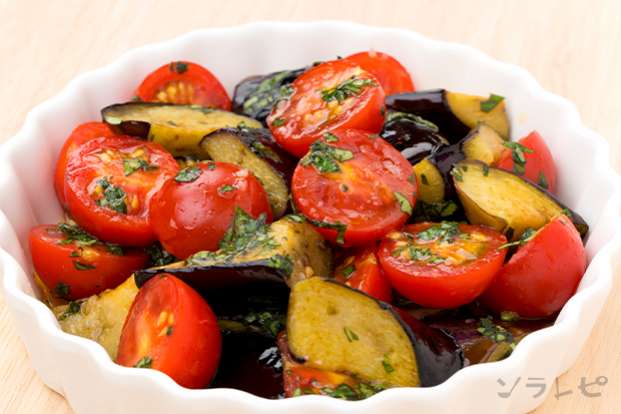 夏の野菜でなすとトマトのバジルマリネのレシピ ソラレピ
