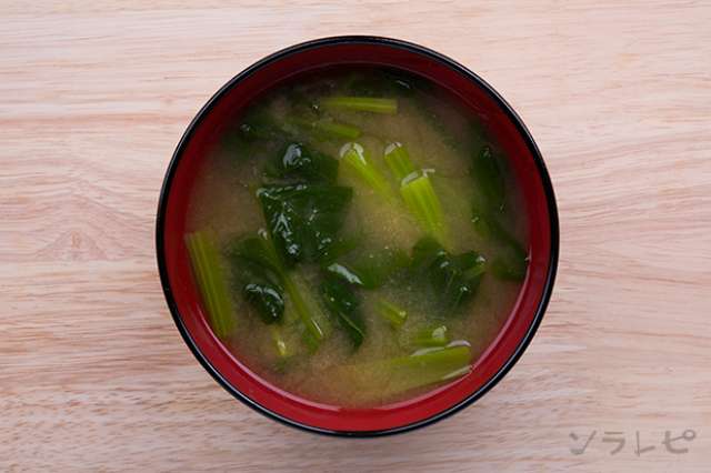 定番味噌汁シリーズ小松菜の味噌汁のレシピ ソラレピ