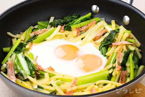 小松菜とじゃが芋の巣ごもりたまご