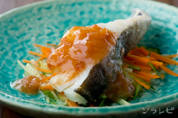 鱈のくずたたき梅肉ソースがけ