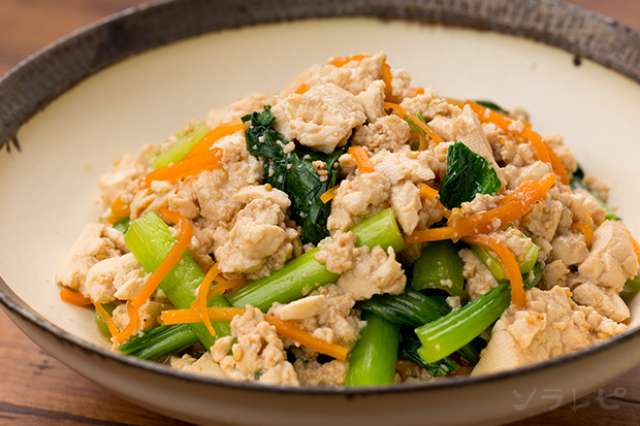 さっと茹でて和えるだけ小松菜とにんじんの白和えのレシピ ソラレピ