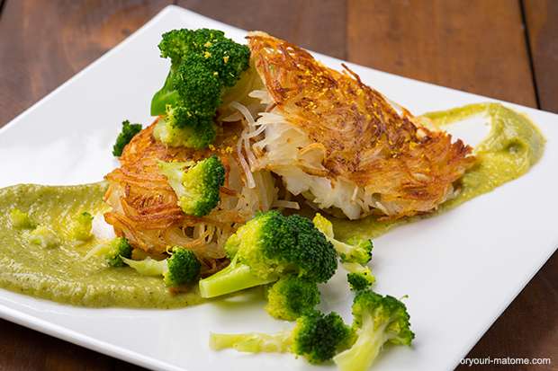 じゃがいもで包んだ白身魚のソテー