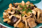 鶏肉とキノコのガーリックソテー
