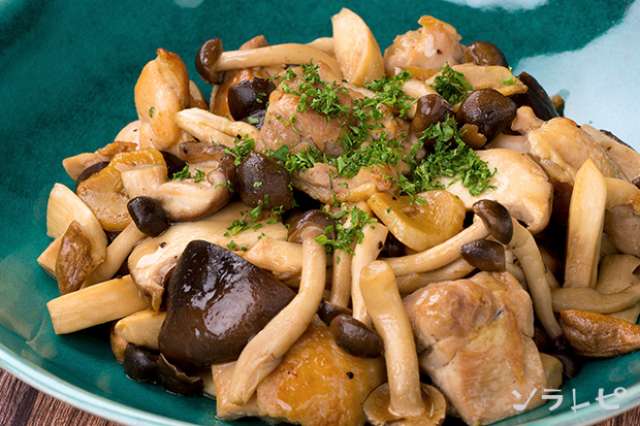 ご飯が進む 鶏肉とキノコのガーリックソテーのレシピ 健康レシピと献立のソラレピ ご飯が進む 鶏肉とキノコのガーリックソテーのレシピ 健康レシピと献立のソラレピ