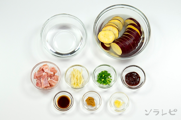 鶏肉とさつま芋のコチュジャン煮の材料