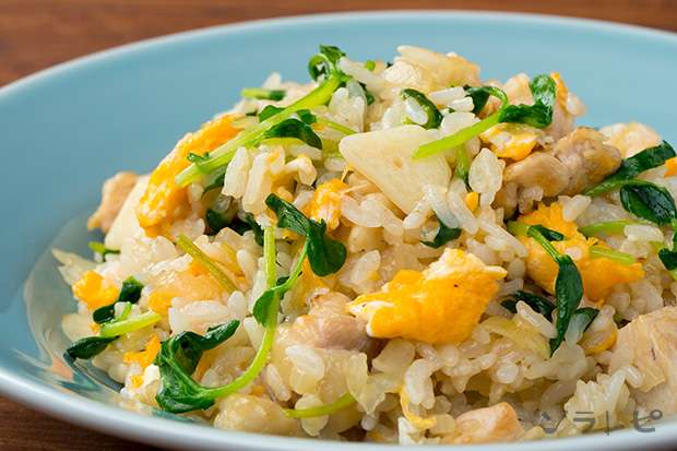 鶏肉と豆苗のエスニックご飯