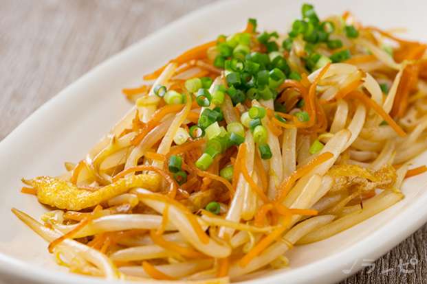 シンプルだけどしっかり味もやしとニンジンの油揚げ炒めのレシピ ソラレピ