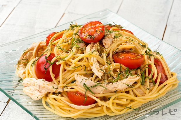トマトと青じその冷製和風パスタ