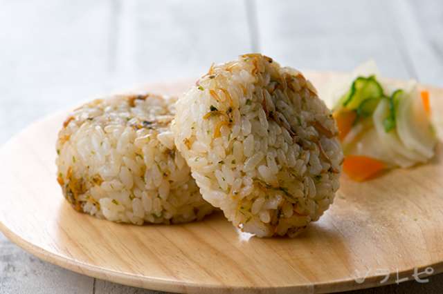 ゴマ油が香る海苔じゃこおにぎりのレシピ 健康レシピと献立のソラレピ