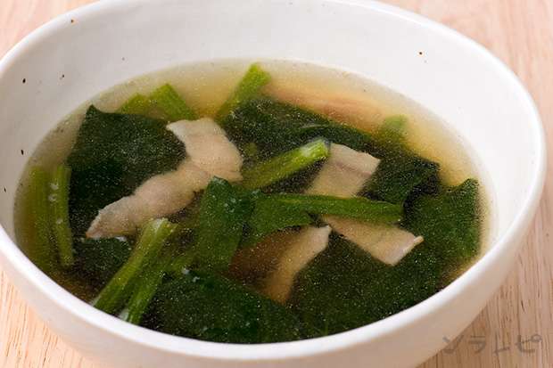 ほうれん草とベーコンのスープ