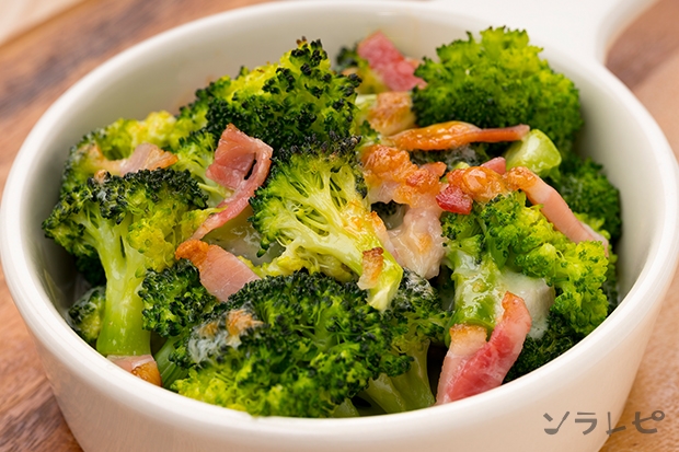 ブロッコリーとベーコンのチーズ焼き