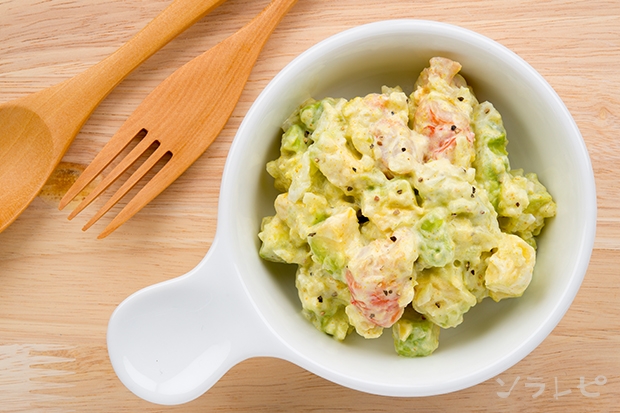 アボカドとエビのヨーグルトサラダ