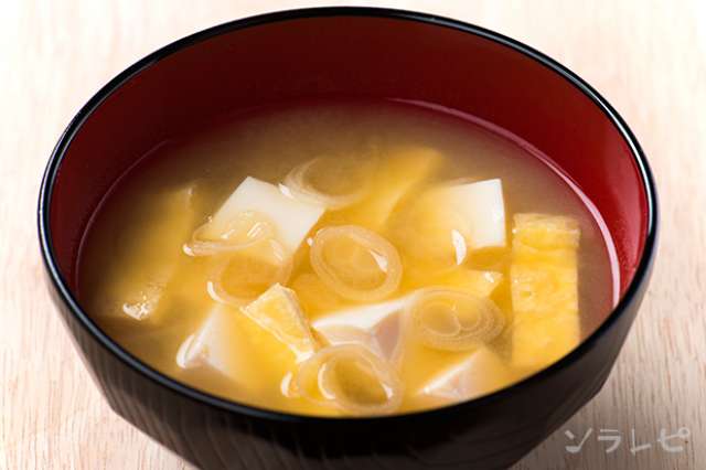 定番味噌汁シリーズ豆腐と油揚げと長ネギの味噌汁のレシピ 健康レシピと献立のソラレピ