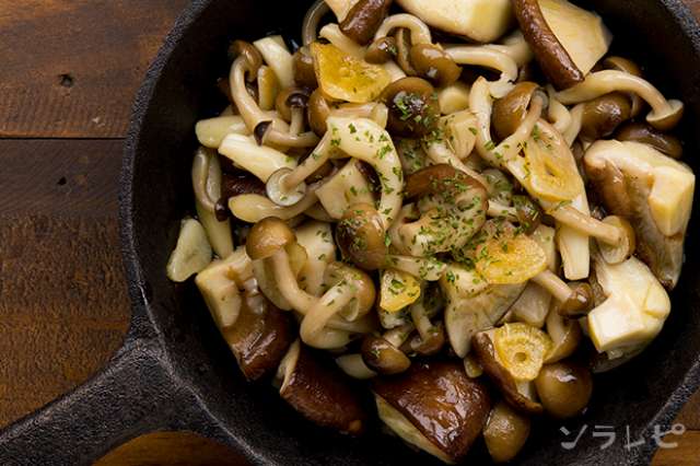 ニンニク香るキノコのニンニクオイル炒めのレシピ 健康レシピと献立のソラレピ