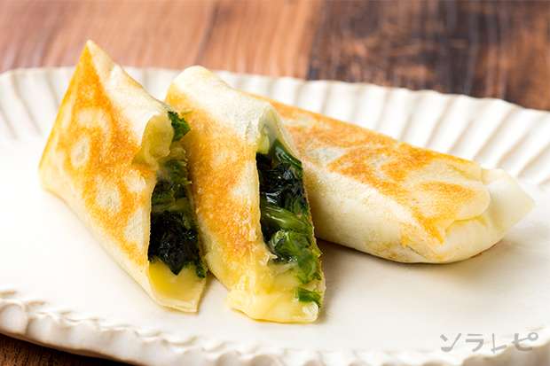 ほうれん草とチーズの焼き春巻き