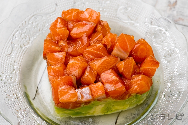 サーモンとアボカドのタルタル